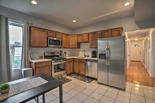 Astonishing 4BR Bright *Apt with modern amenities! detail