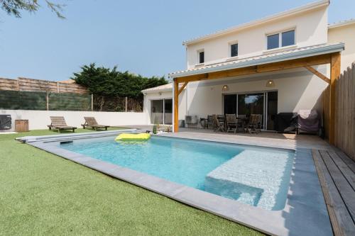 * * La maison du bonheur * * Piscine chauffée gîte à louer Fargues-Saint-Hilaire