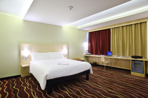 Executive Premium Double Room image 5