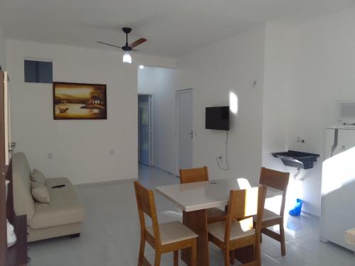 Apartamento Lua 3 - Quarto e Sala com Varanda e cozinha americana na praia do preá-Ce, Prea
