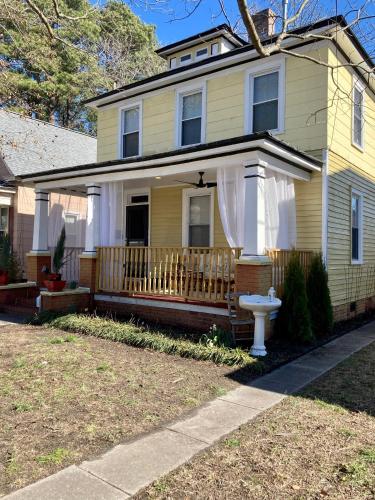 Warm & Spacious 3bdr HOME in Historic Port Norfolk