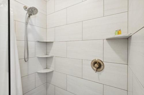 Hotel Folly - NEW Completely Renovated Hotel Folly with Amazing Views - image 2