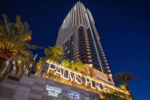 Palms Place Residence Deluxe Suite with Pool and Gym thumb 4