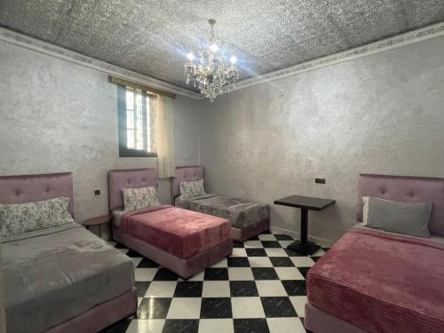 4 twin beds