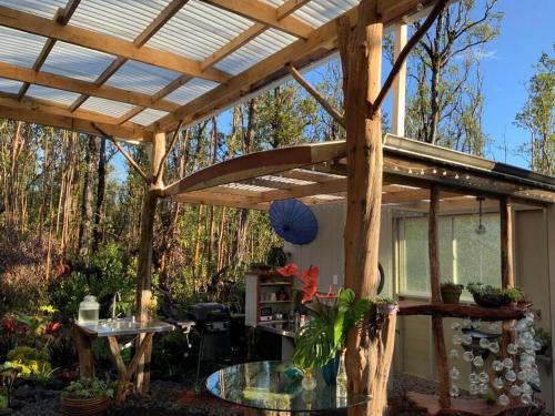 Exotic Garden cottage at amazing volcano fissure in Hawaiian Acres (HI)