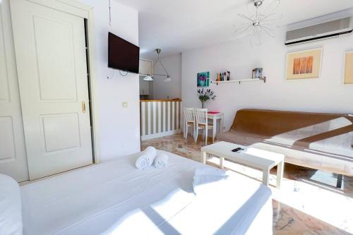 One-Bedroom Apartment image 7