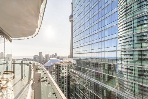 3309 Bright & Stylish 1 BD with CN Tower Views