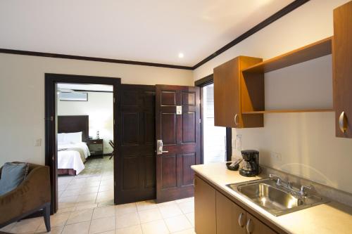 Facilities, Hotel Villa Los Candiles in Santa Ana