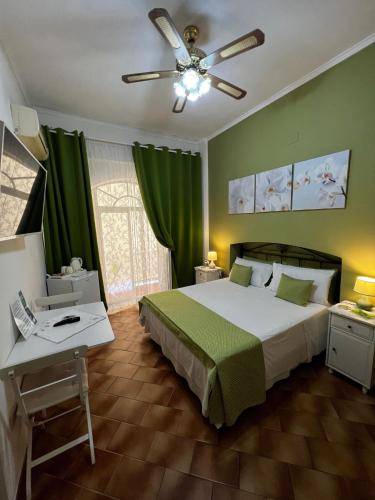 Double Room image 4