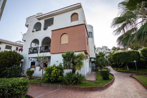  Courrier-House in Aci Castello