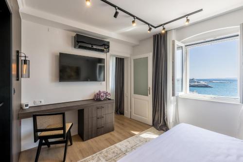 Seafront luxury apartment Pere