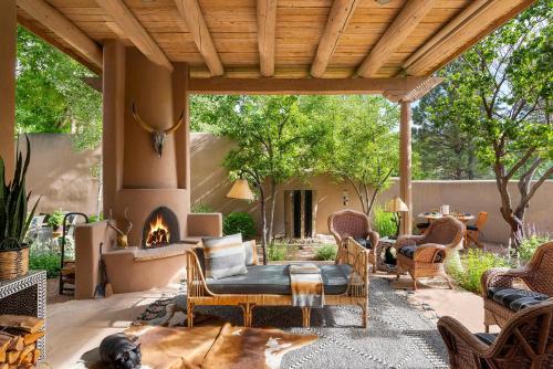 1121 E Alameda St in Santa Fe, USA