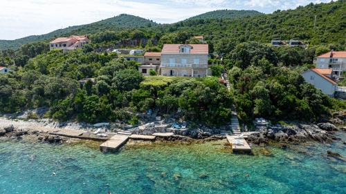  Apartments by the sea Tri Zala, Korcula - 9237 in Korčula