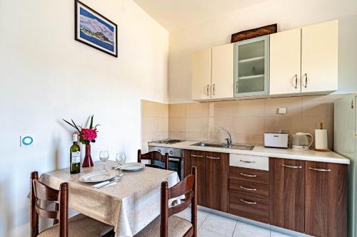 One-Bedroom Apartment with Terrace and Sea View image 8