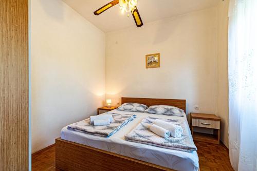 One-Bedroom Apartment with Terrace and Sea View image 3