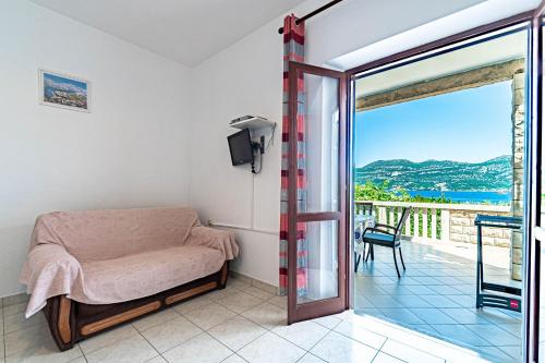 One-Bedroom Apartment with Terrace and Sea View room in Apartments by the sea Tri Zala Korcula - 9237
