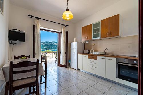 One-Bedroom Apartment with Terrace and Sea View image 6