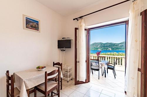 One-Bedroom Apartment with Terrace and Sea View image 4