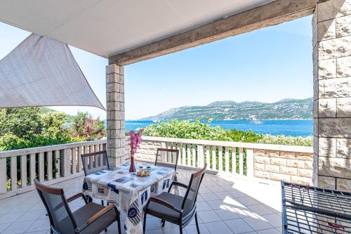 One-Bedroom Apartment with Terrace and Sea View image 9