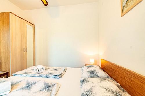 One-Bedroom Apartment with Terrace and Sea View image 4