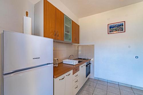 One-Bedroom Apartment with Terrace and Sea View image 5