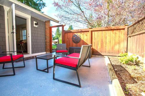 RainCoast Retreat at Shawnigan Lake! in Shawnigan Lake (BC)