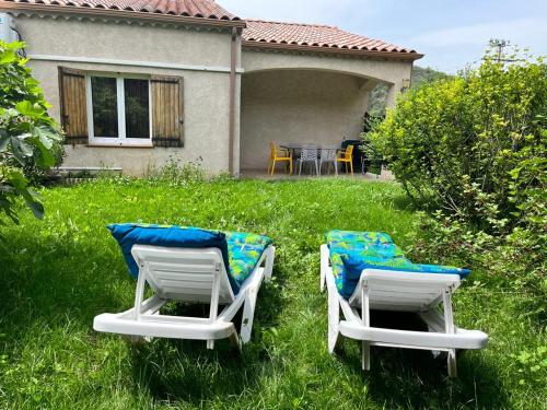 2 bedrooms, 3 beds
