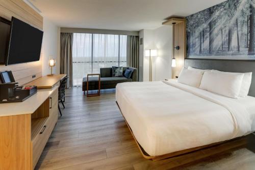 Mobile Marriott - image 10