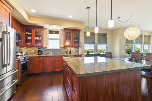 3 Bedroom 3 Bathroom Condo With Ocean View - Alekona Kauai - Poipu, HI