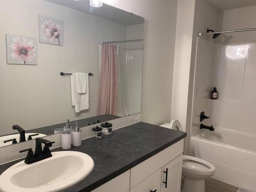 Luxe Living Lake Stevens Home! - image 6