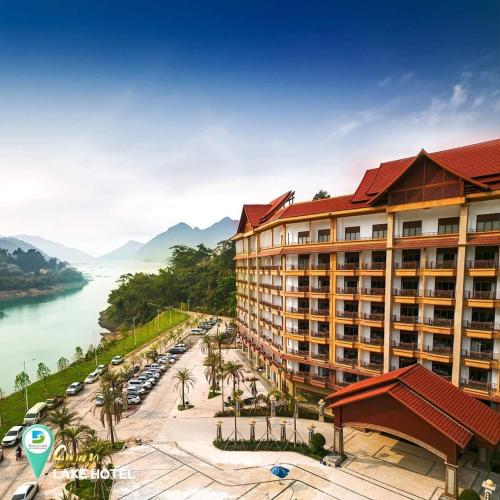 Exterior view of Swan Lake Hotel