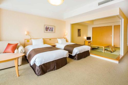 2 twin beds