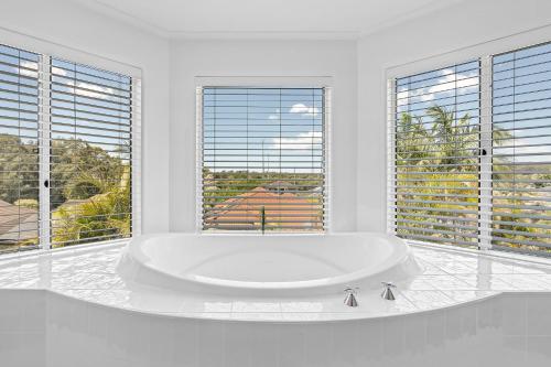 Exclusive Luxury Oasis - Tumbi Umbi NSW