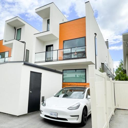 *NEW* HAVN HOUSE MODERN RETREAT - STEPS FROM BEACH in Penticton, Canada