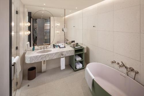 room detail thumbnail 2