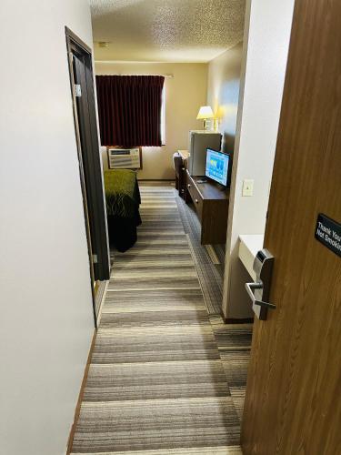 Arlington Inn - image 14