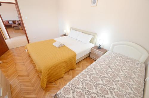 Triple Room with Bathroom and Shared Kitchen image 10
