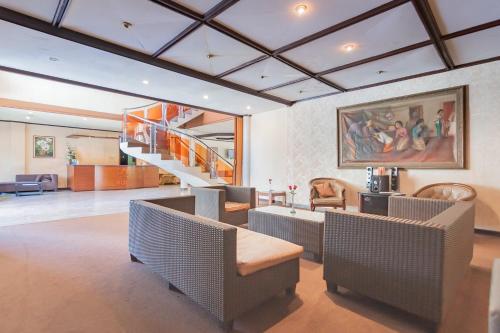 Dequr Hotel Dipati Ukur Mitra RedDoorz - Tap to explore photos