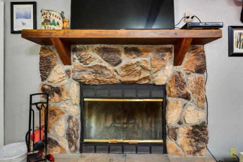 Angel Fire Studio with Fireplace, Walk to Resort! detail