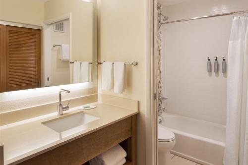 Courtyard by Marriott San Diego Del Mar/Solana Beach - image 12