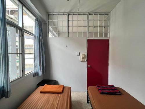 Twin room, shared bathroom