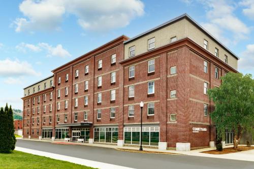 Courtyard by Marriott Keene Downtown