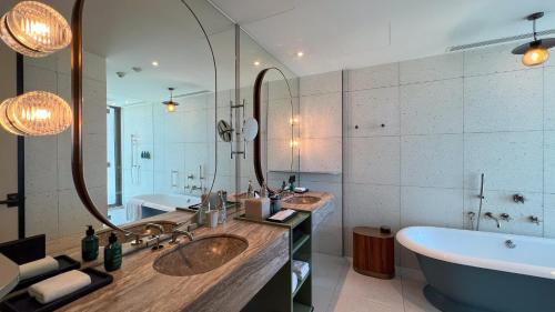 room detail thumbnail 2