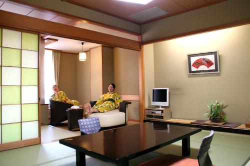 room detail thumbnail 1