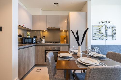 1BDR I Burj Khalifa View I Sobha Waves - image 10