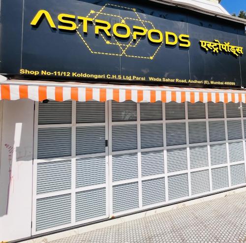 ทางเข้า, แอสโตรพอด โฮเทล (Astropod) in อันเธรี อีสต์