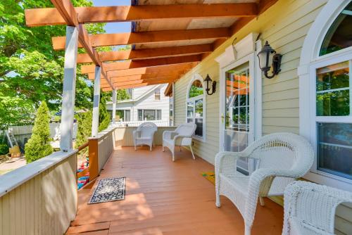 ‘Turtle Cove Bay Beach House’ ~ 13 Mi to Buffalo! in Scranton (NY)