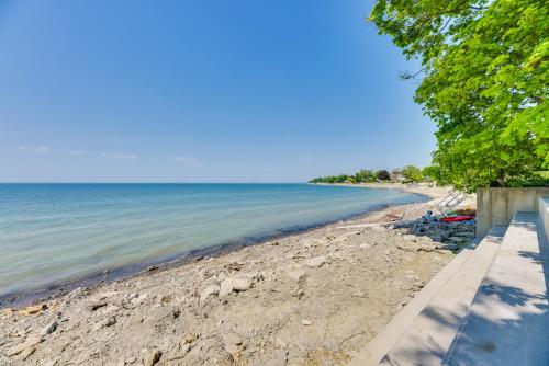 ‘Turtle Cove Bay Beach House’ ~ 13 Mi to Buffalo! in Scranton (NY)