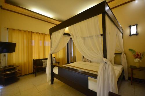 Crystal Paradise Resort in Narra