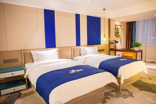 2 twin beds